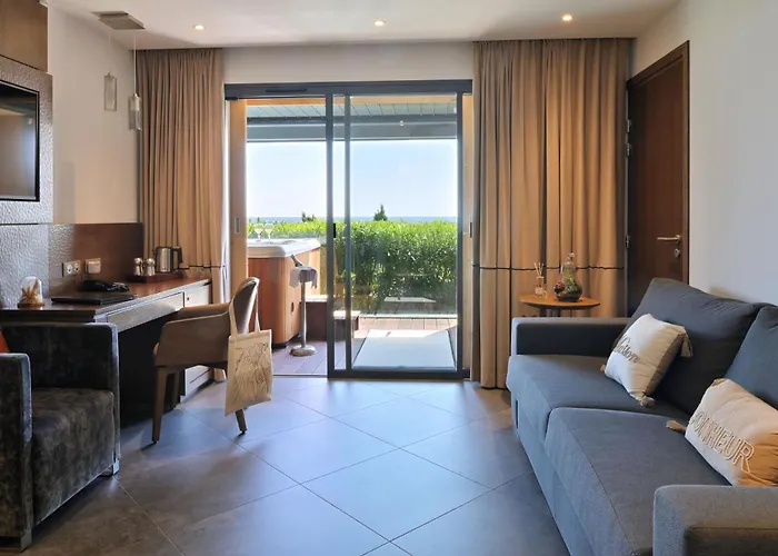 Le Week End Hotel Ajaccio (Corsica)