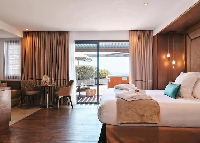 Le Week End מלון